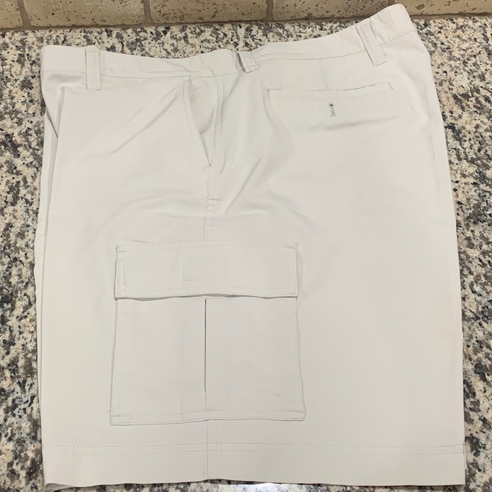 Chaps Men's Golf/Cargo Shorts Gently Worn Size 42 Pearl/Ivory Poly Blend